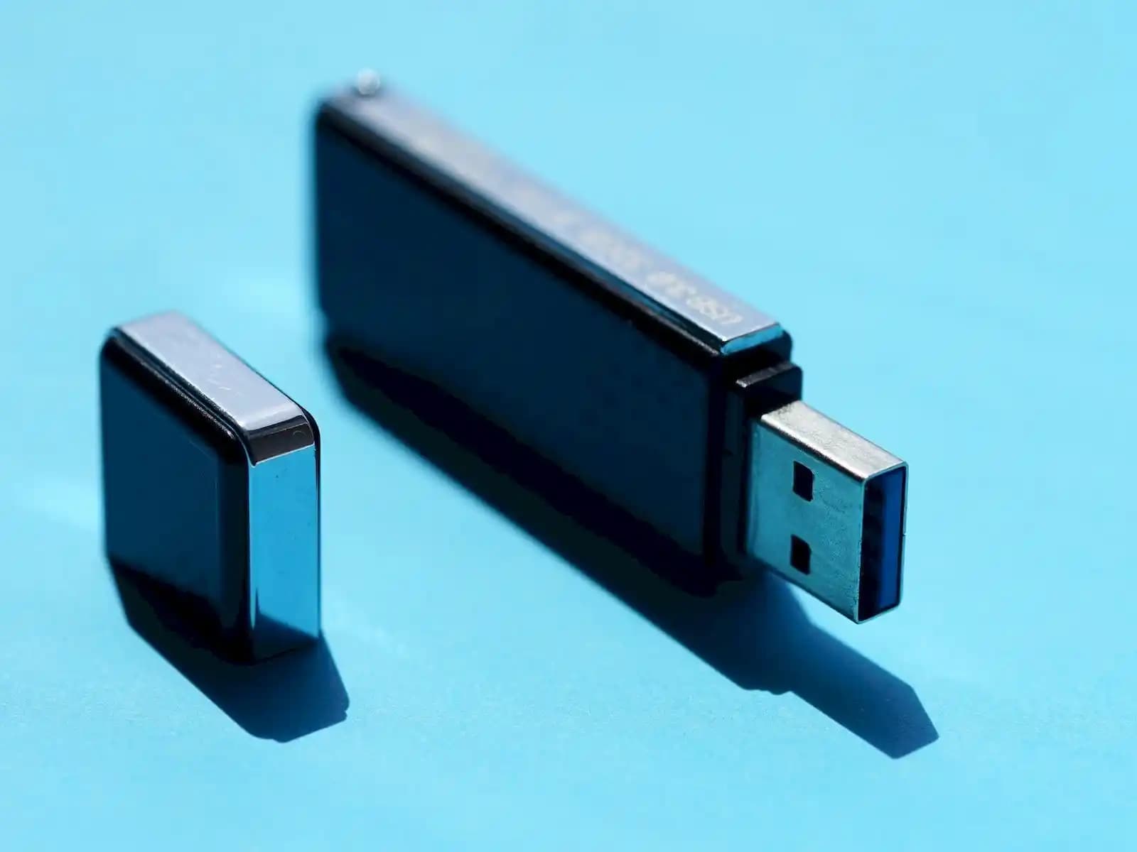 USB Depolama Nedir? Akıllı Cihazlarda ve Bilgisayarlarda Veri Saklama Yöntemleri