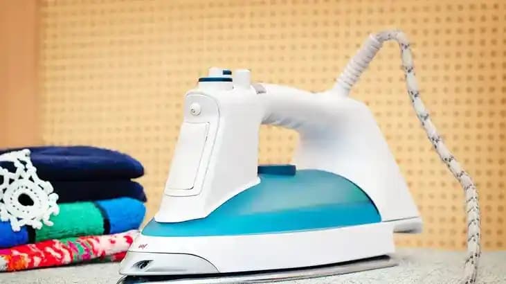 Ütü Suyuna Ne Konur? Doğru Karışımla Kıyafet ve Ütü Bakımı Rehberi