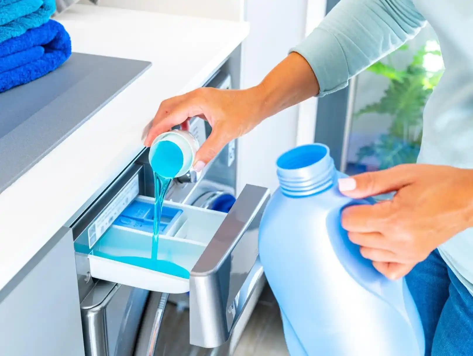 Ütü Suyuna Yumuşatıcı Koymak Doğru Mu? Doğru Kullanım ve Alternatif Yöntemler