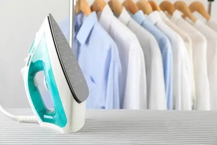 Ütüye Yumuşatıcı Koymak Doğru mu Yanlış mı? Ütü Bakımı ve Alternatif Yöntemler