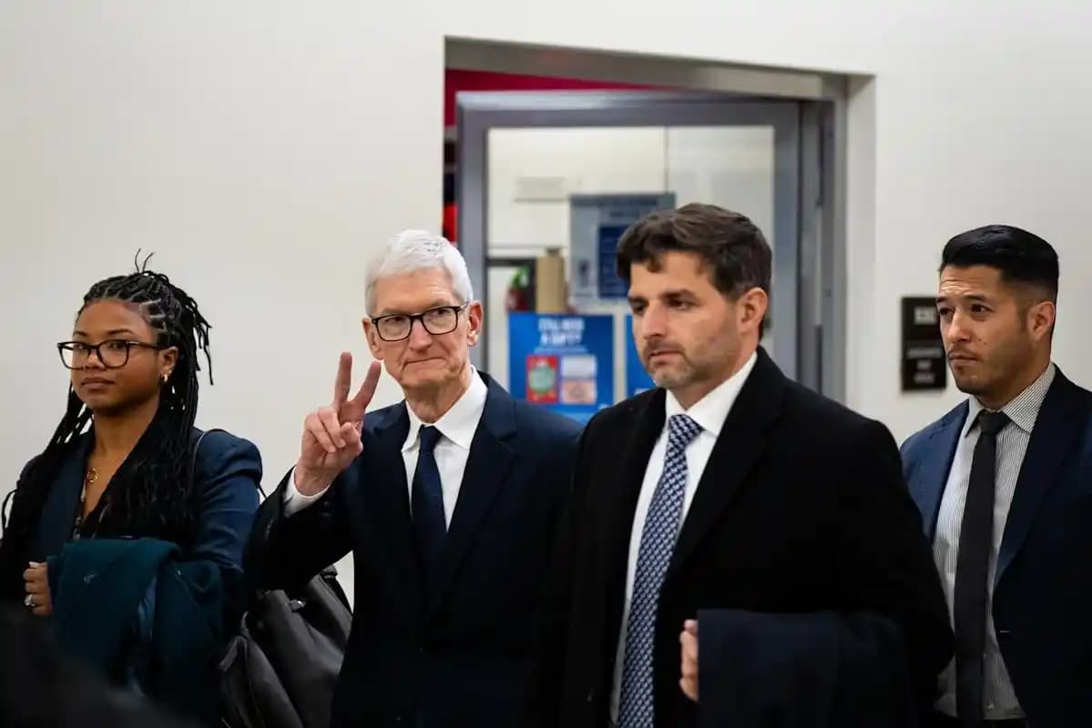 Apple CEO'su Tim Cook'un Çocuk Çevrimiçi Güvenliği ve Yaş Doğrulama Yasalarına Bakışı