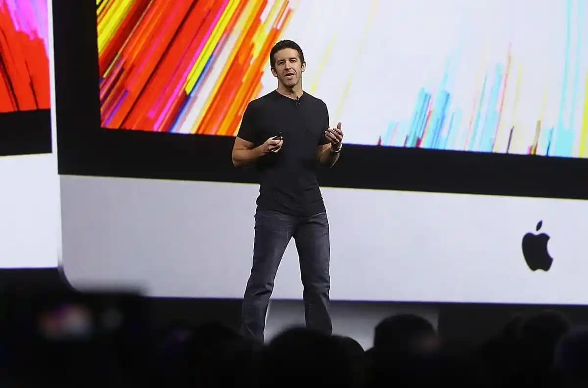 Apple'da Donanım Lideri John Ternus'un Rol Genişlemesi ve CEO Adaylığı Üzerine