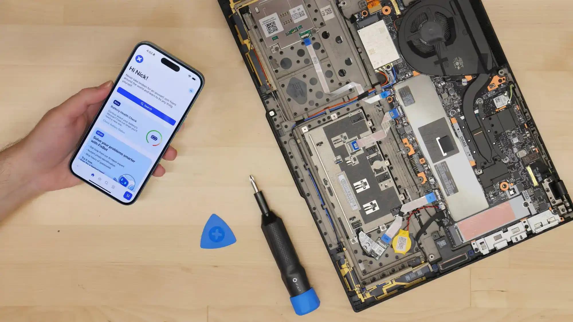 iFixit'in Yapay Zekâ Destekli FixBot Uygulamasıyla Mobil Onarım Rehberleri ve Araçları