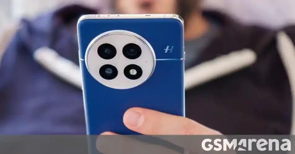 OnePlus 13'ün OxygenOS Güncellemesi: 50MP Fotoğraf Düzenleme ve Bypass Şarj Özellikleri