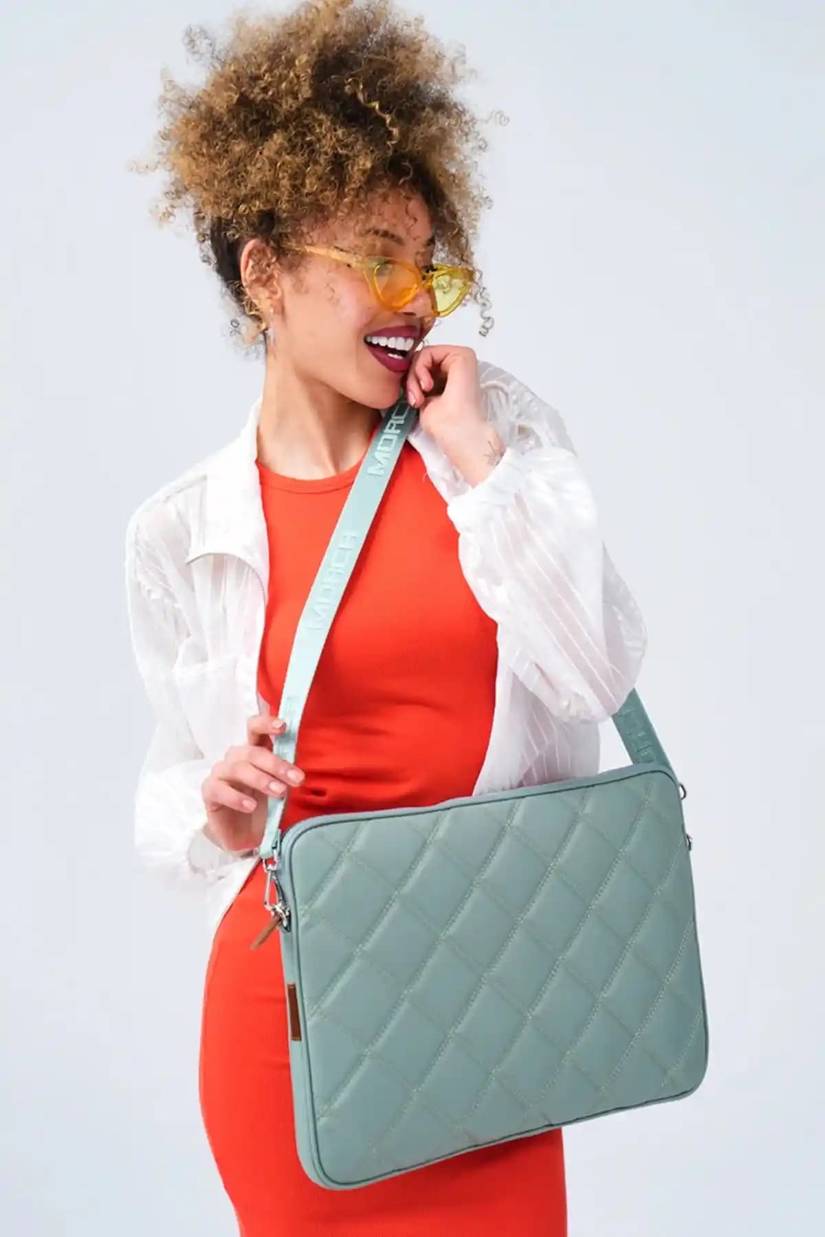 MORCA Kapitone Laptop Kılıfı 15.6 ve 16 İnç Mint Renkli Koruma ve Şıklık