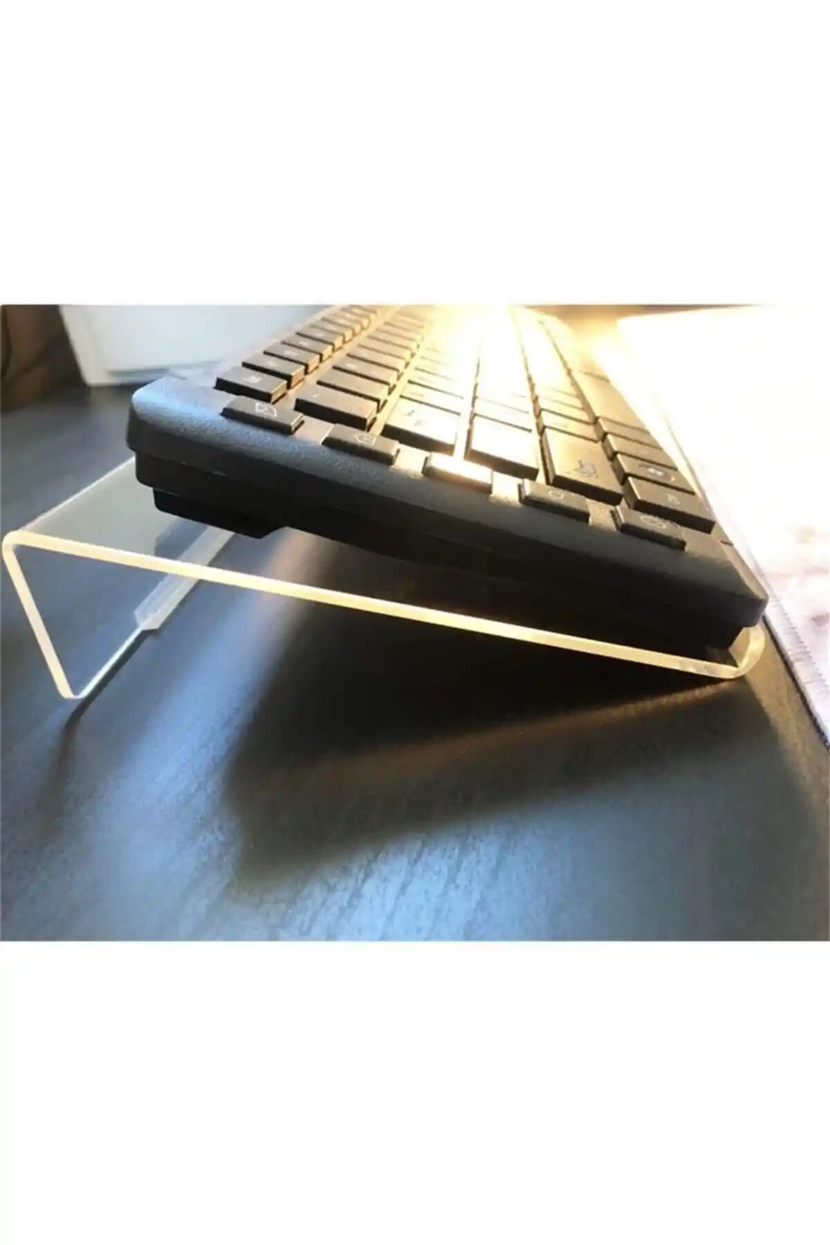 Pleksiglass Şeffaf Klavye Yükseltici Stand: Ergonomik ve Dayanıklı Masaüstü Çözüm