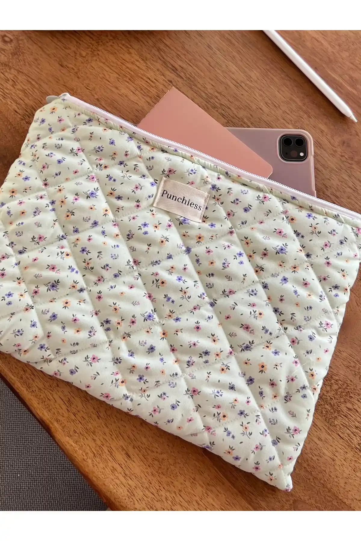 Punchiess Çıtır Çiçekli Laptop ve Tablet Kılıfı Estetik ve Koruyucu Özellikleriyle Öne Çıkar