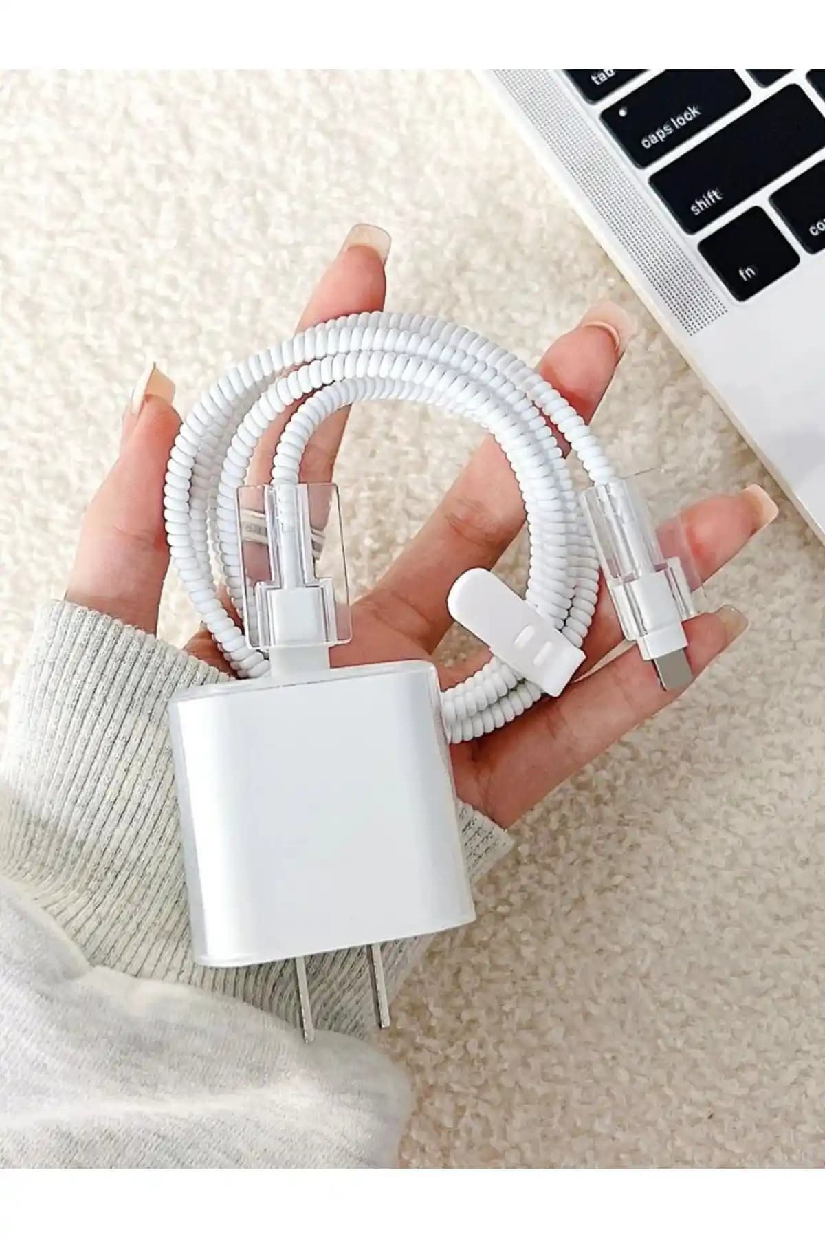 CASA BLANCA'nın Yeni Nesil Şarj Aleti Kılıfı: Şeffaf ve Güvenli Koruma Çözümü