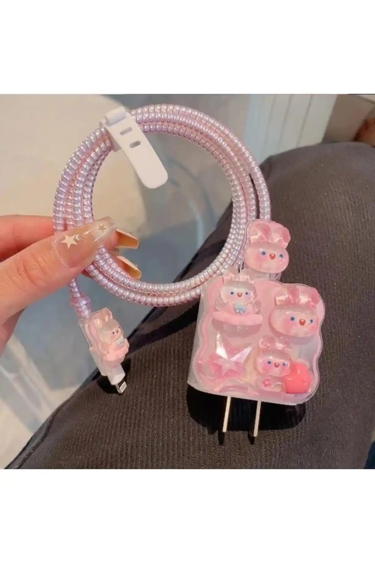 Daystar'in Pembe Yıldız ve Tavşan Figürlü iPhone Şarj Kılıfı: Dayanıklı ve Şık Tasarım