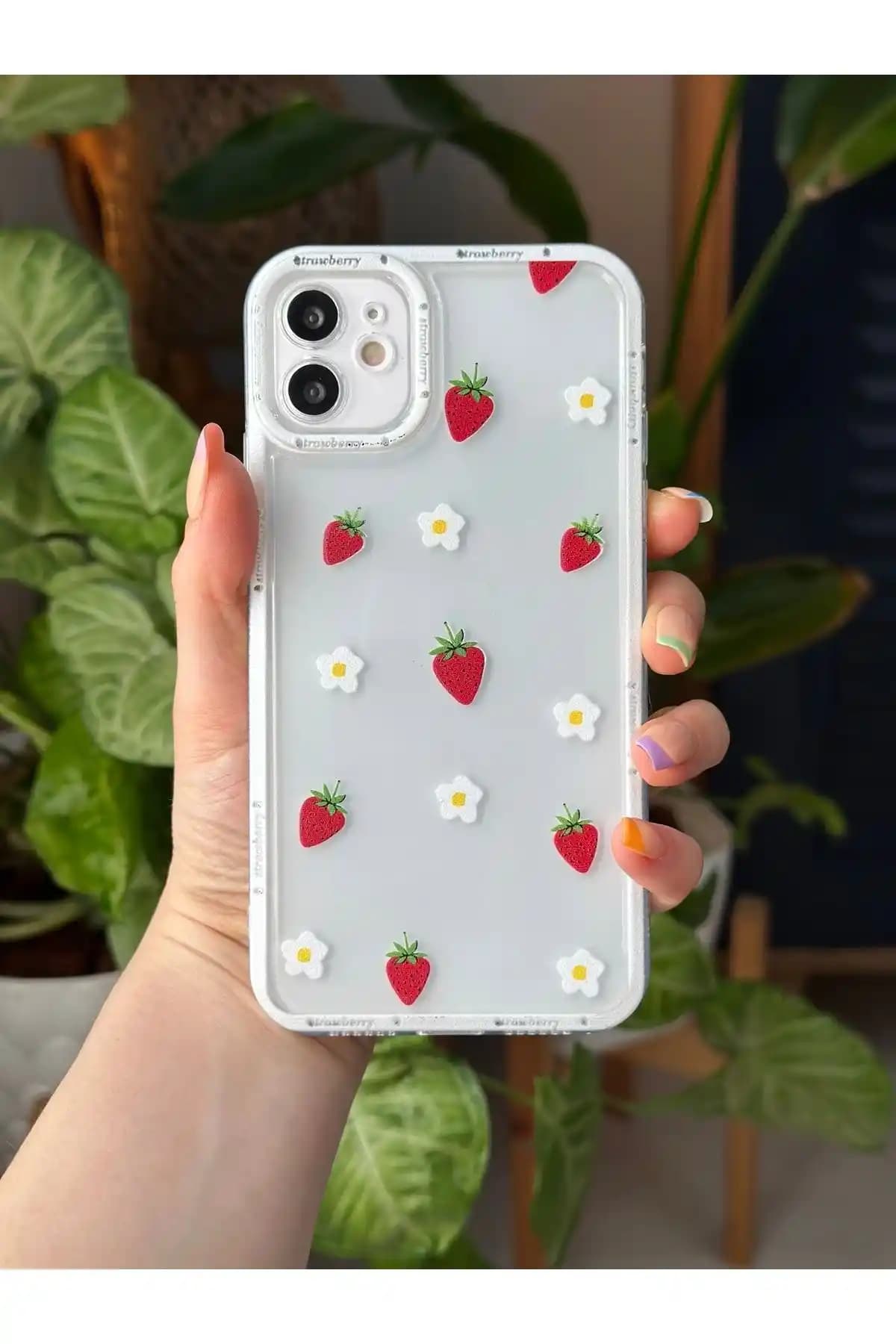 iPhone 11 için Şeffaf Çilek Baskılı Silikon Kılıf Koruma ve Estetik Sunar