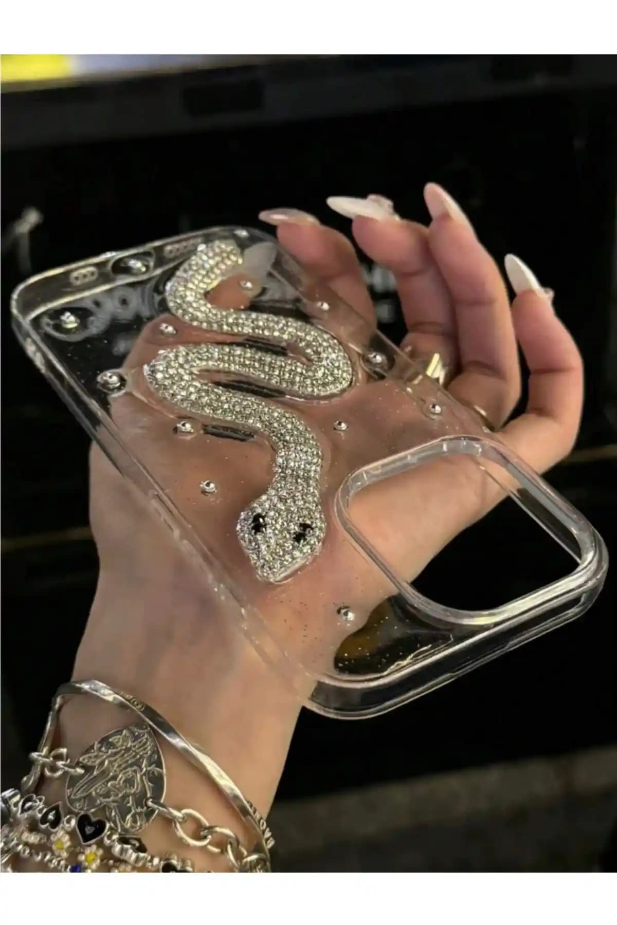 iPhone 13, 14 ve 15 Uyumu Taşlı Yılan Tasarımlı Silikon Kılıfı