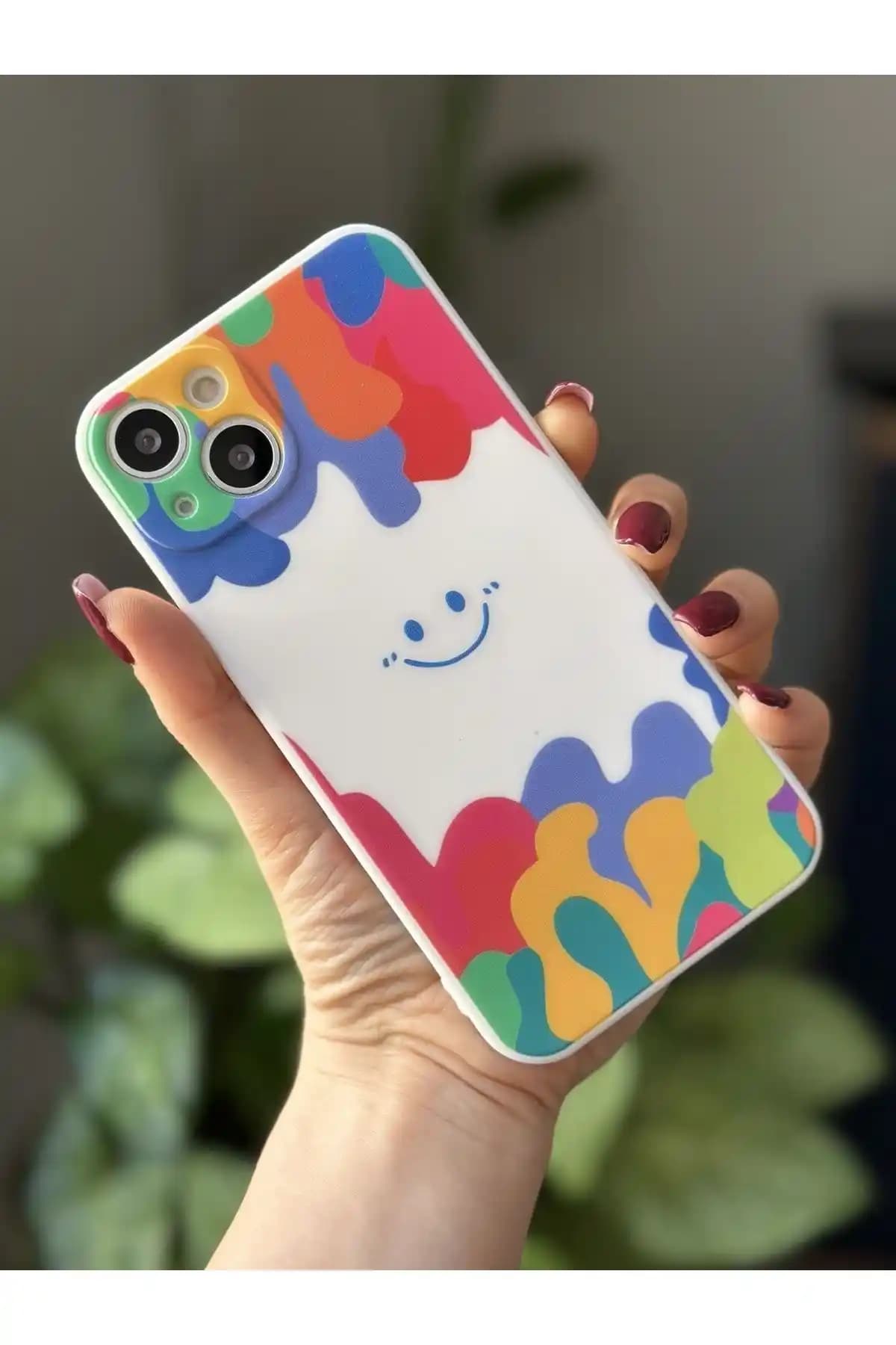 iPhone 13 için şık ve dayanıklı silikon kılıfı, canlı renkler ve modern tasarım