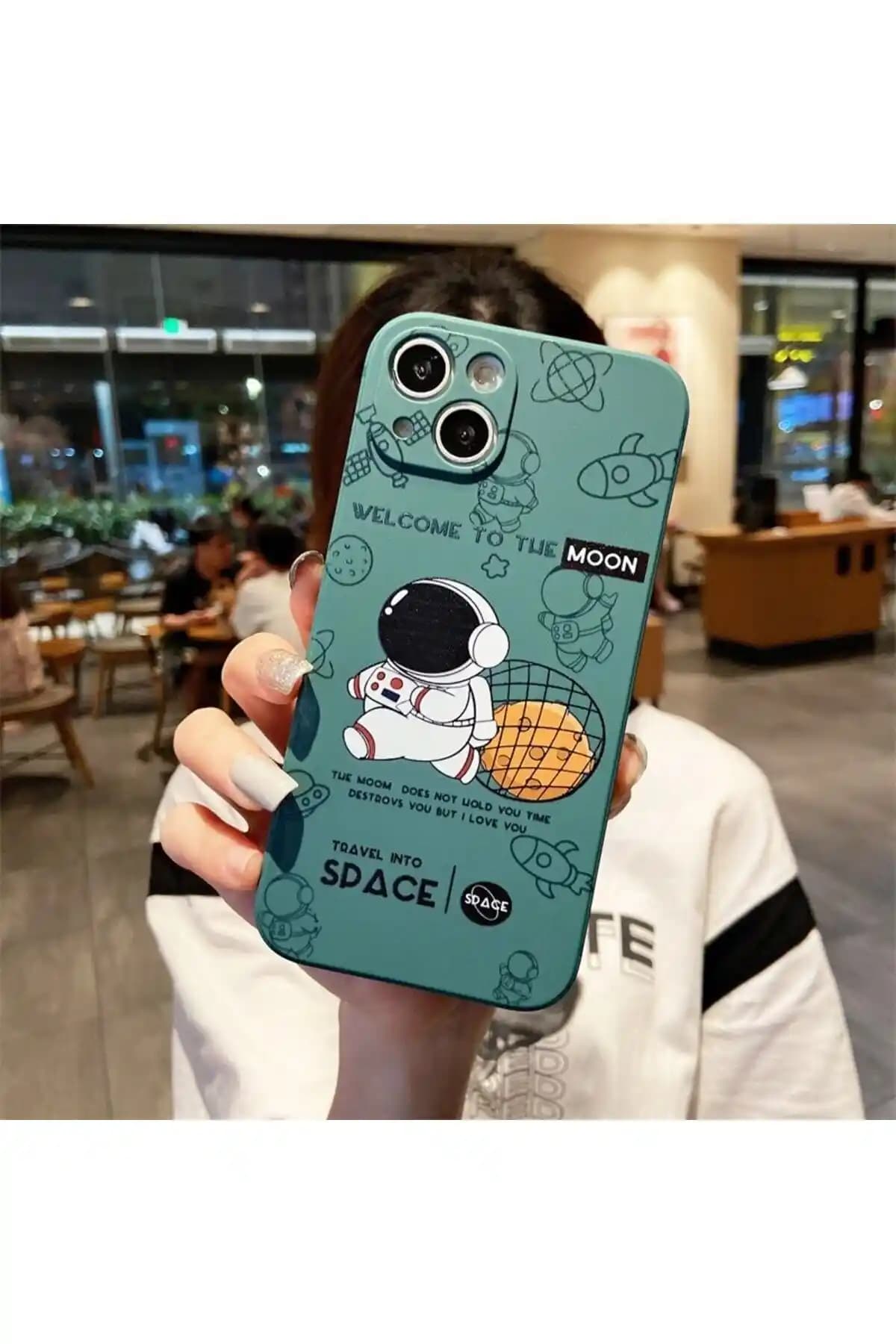 Mooodcase iPhone 13 Uyumlu Astronot Desenli Premium Silikon Kılıf