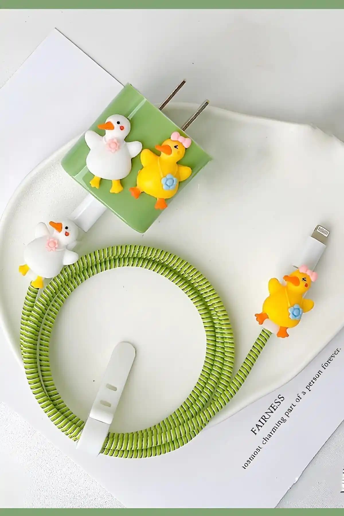 WANNA PROTECT Sevimli Figürlü iPhone Şarj Başlığı ve Kablo Koruyucu Seti