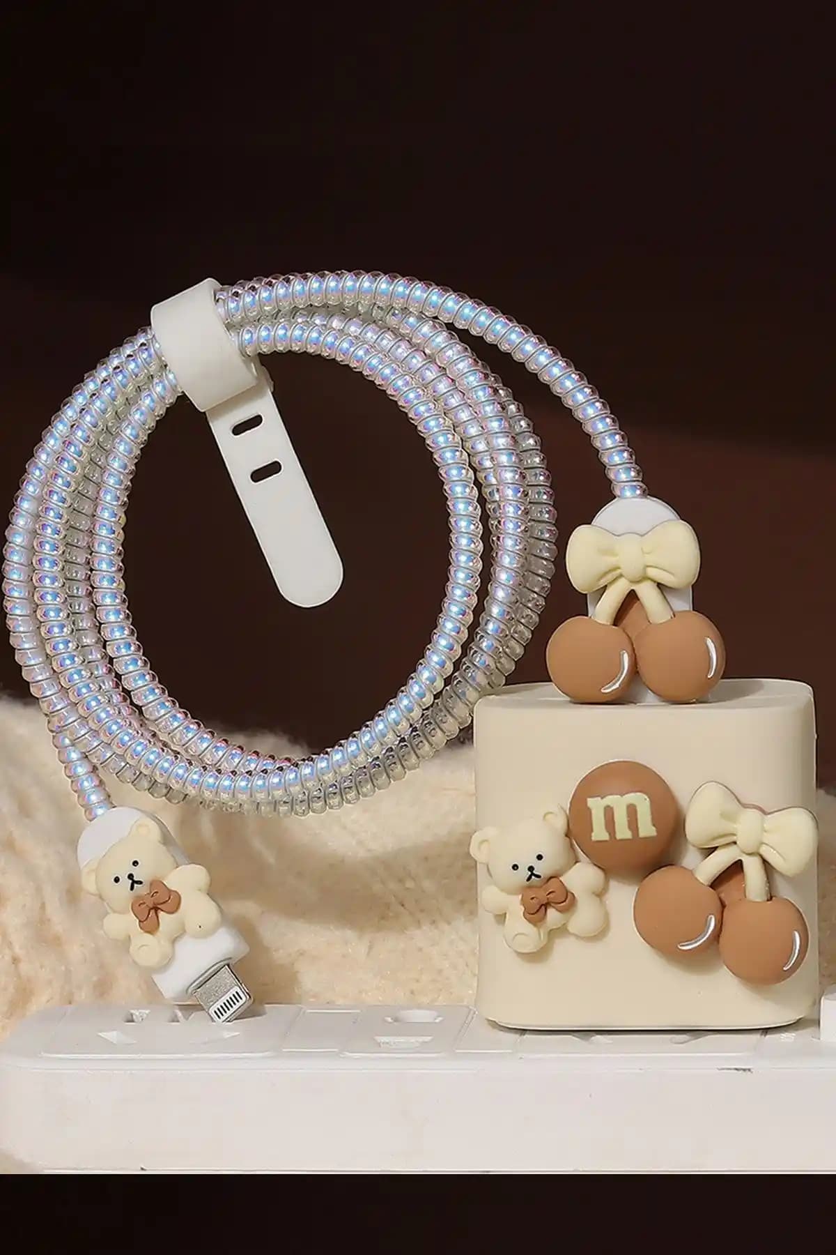 WANNA PROTECT Sevimli Figürlü iPhone Kablo Koruyucu Seti 3'lü dayanıklı ve şık tasarım