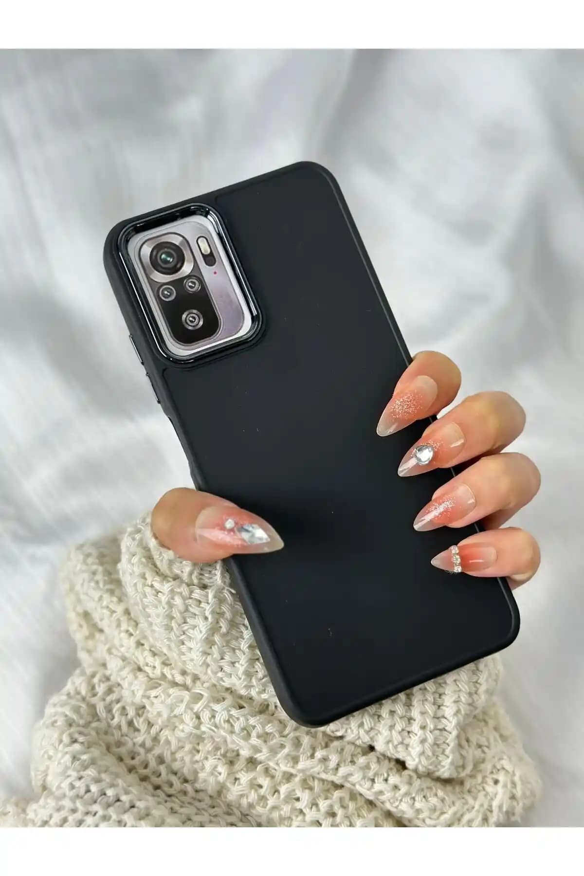 Xiaomi Redmi Note 10 ve 10s Uyumlu Metal Detaylı Silikon Kılıf Şık ve Koruyucu Tasarım